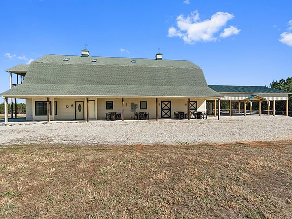 3rd image of 1433 Piney Mountain Rd