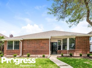 411 Running Brook Ln, Mesquite, TX 75149