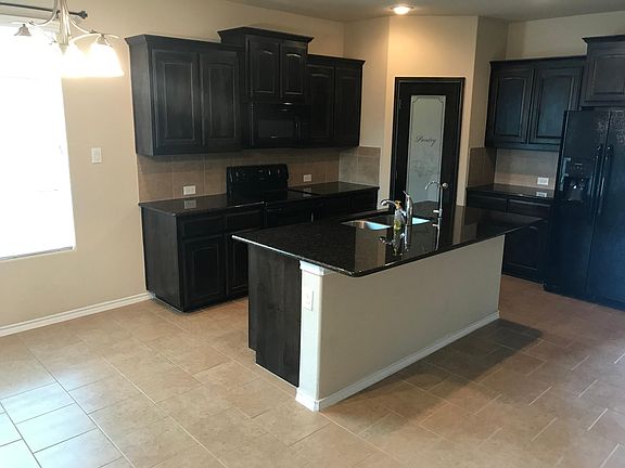 3rd image of 1056 Meadow Scape Dr