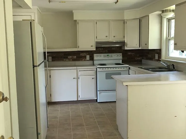 2824 Country Ln — Photo 7