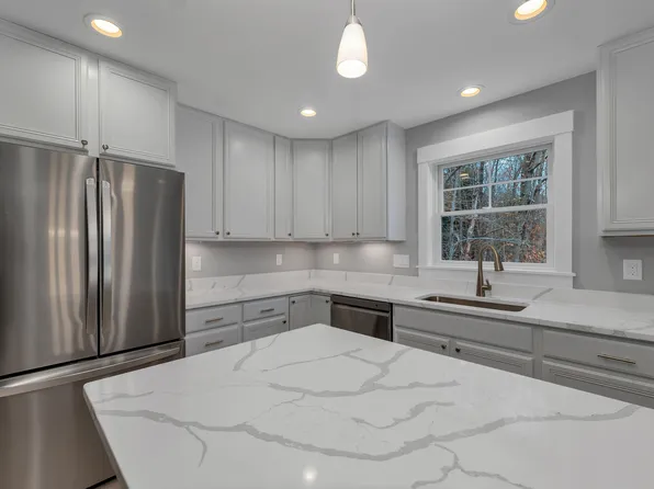 606 Alton Mountain Road, Alton, NH 03810