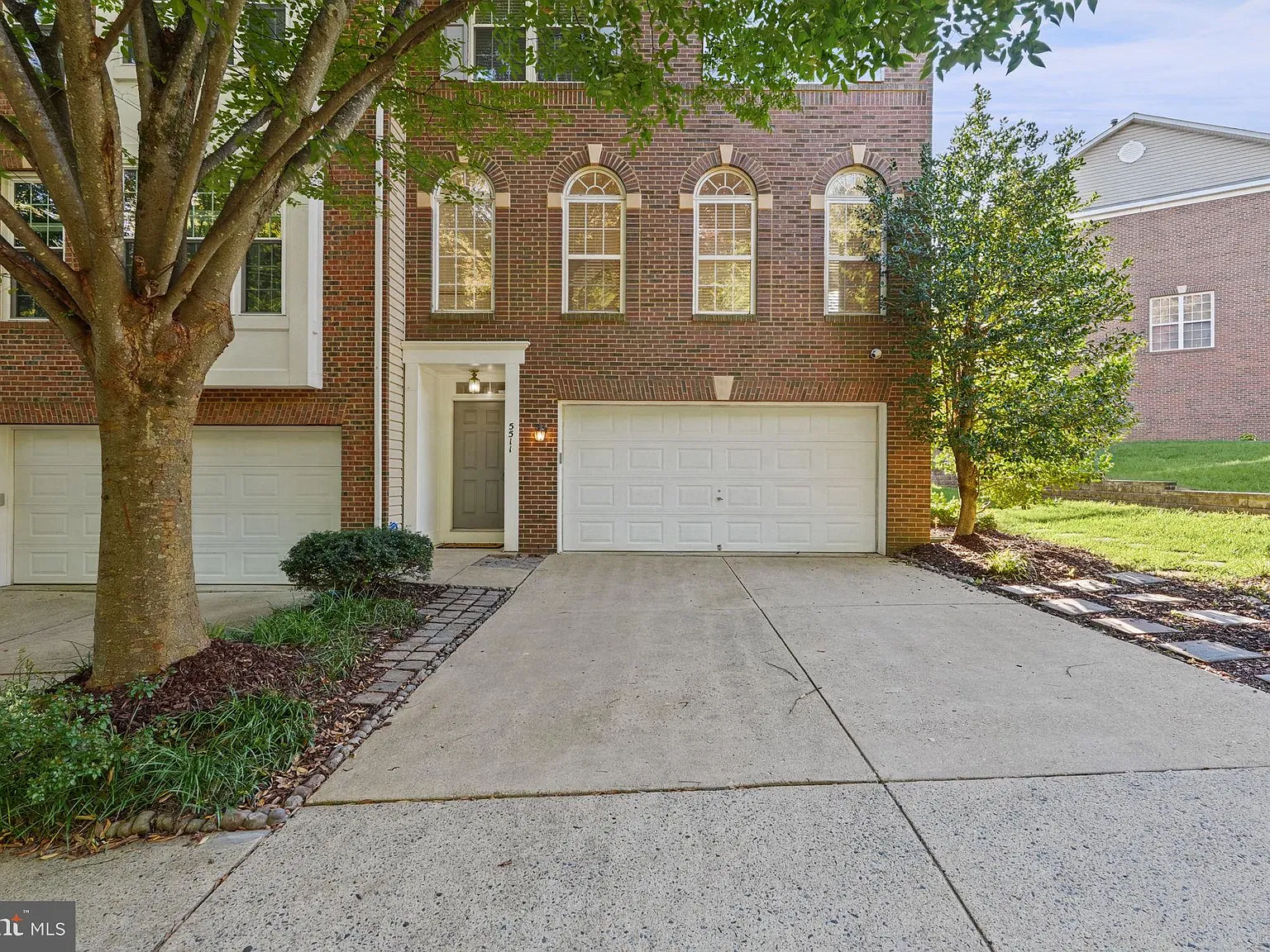 3 bed, 3.5 bath, 2762 sqft, $4,500 — Photo 2