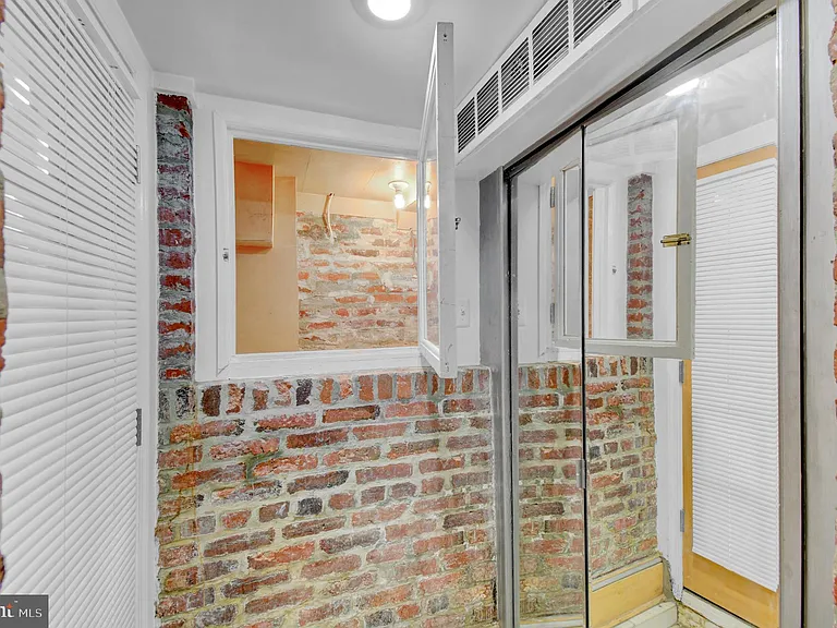 1118 Girard St NW #B — Photo 19