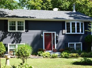 8 Evergreen St, Barrington, RI 02806