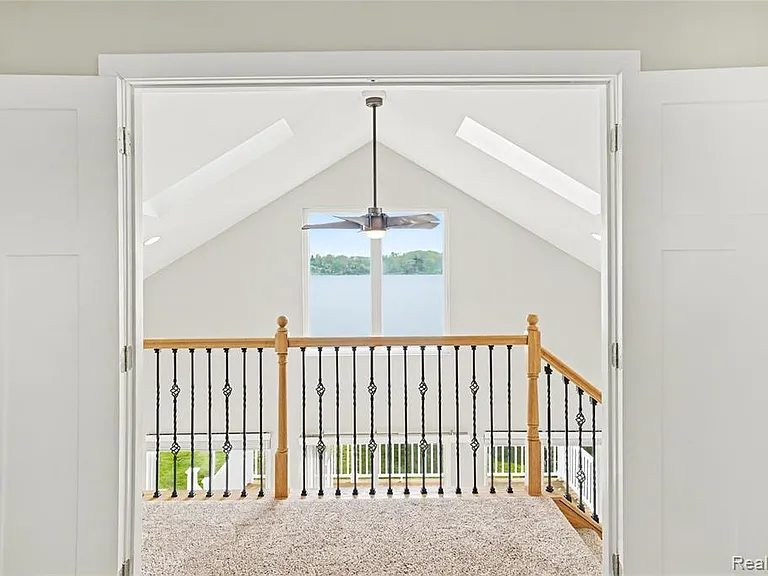 10280 Lakeside Dr — Photo 15