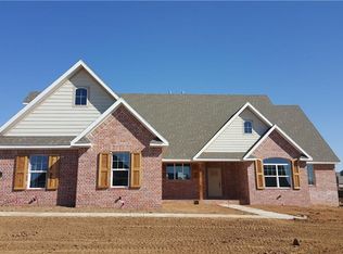 2512 Riverwater Ln, Fayetteville, AR 72703