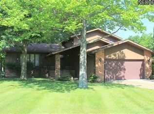7400 Hickory Ln, Seven Hills, OH 44131