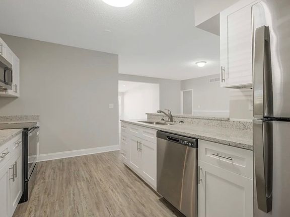 4th image of 1927 Banna Dr