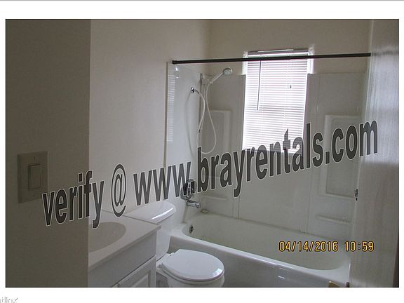 923 N 12th St. #4 bathroom