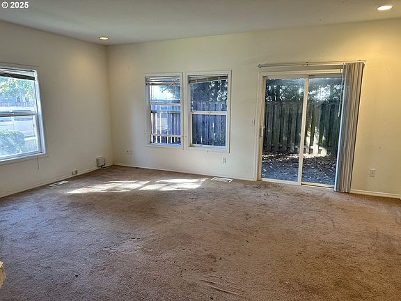 3rd image of 3277 NE 14th Ave