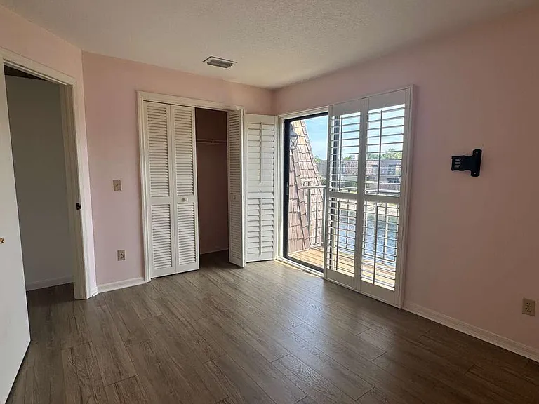 15233 W Pond Woods Dr #404 — Photo 12