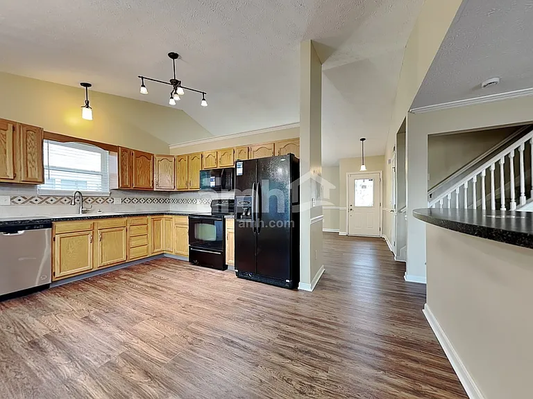 5783 Hillary St — Photo 4