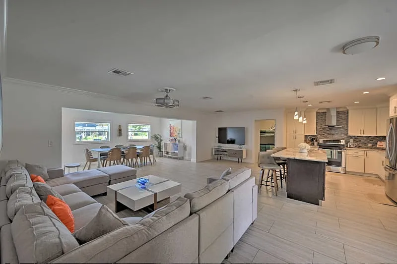 5330 Bayshore Ave — Photo 3