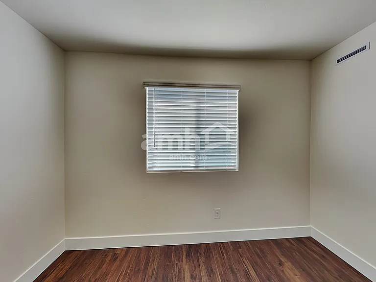 1017 S Moorside Ave — Photo 14