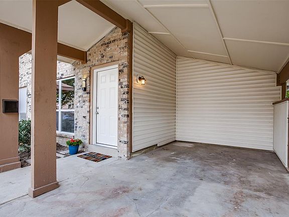 3rd image of 716 Sceptre Cir
