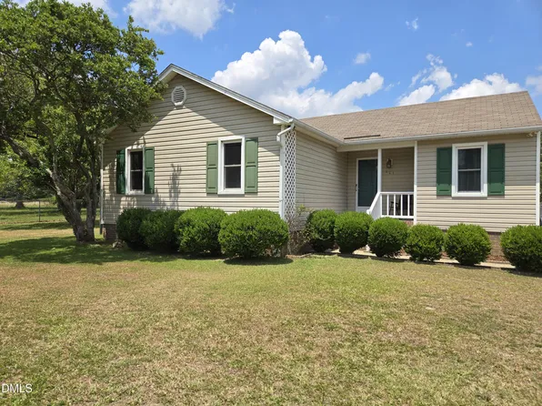 221 Country Ln, Clayton, NC 27520