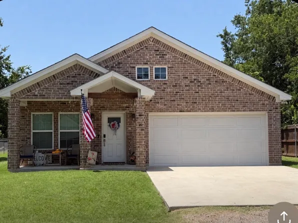 207 N Hubbard St, Alvord, TX 76225