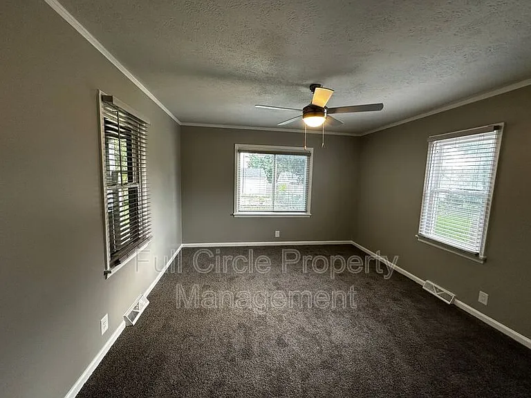 6455 Pacific St — Photo 4