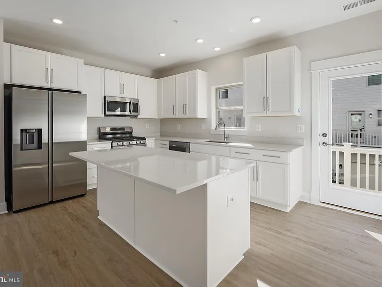 945 Sycamore Dr SE — Photo 14