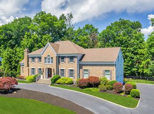 9 Van Mulen St, Mahwah, NJ 07430