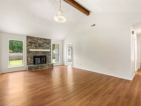 2nd image of 1515 E Thornhill Dr
