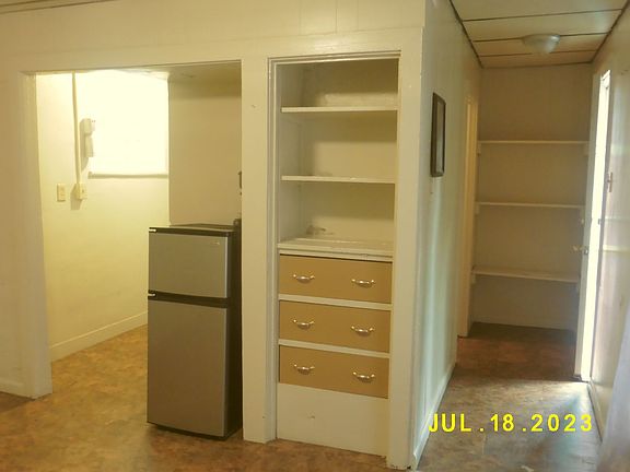 3rd image of 1720 Miller St #1R
