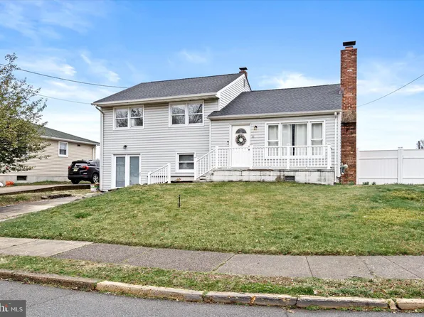 141 Lucas Dr, Bordentown, NJ 08505