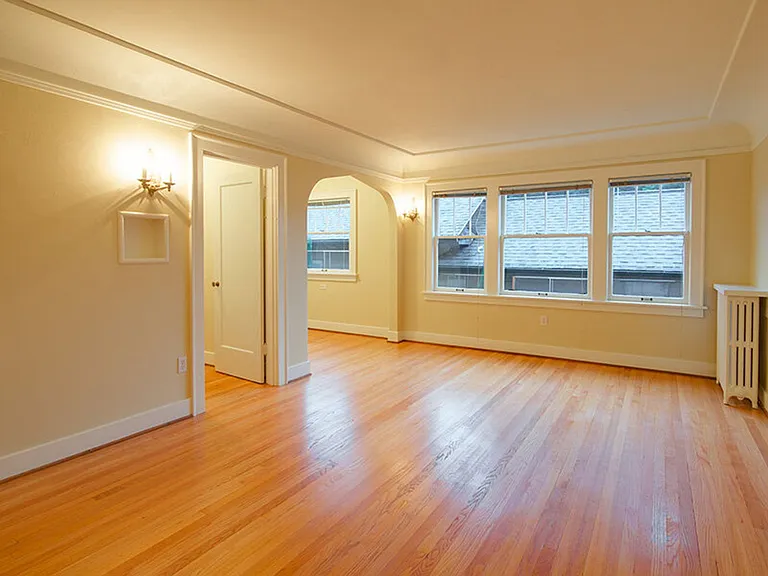 416 Summit Ave E — Photo 12