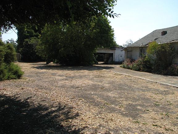 3rd image of 582 E Maude Ave