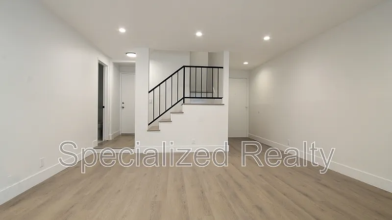 3 bed, 3.0 bath, 1310 sqft, $2,995 — Photo 2
