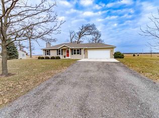 25000 E Lake Windermere Rd, Tremont, IL 61568