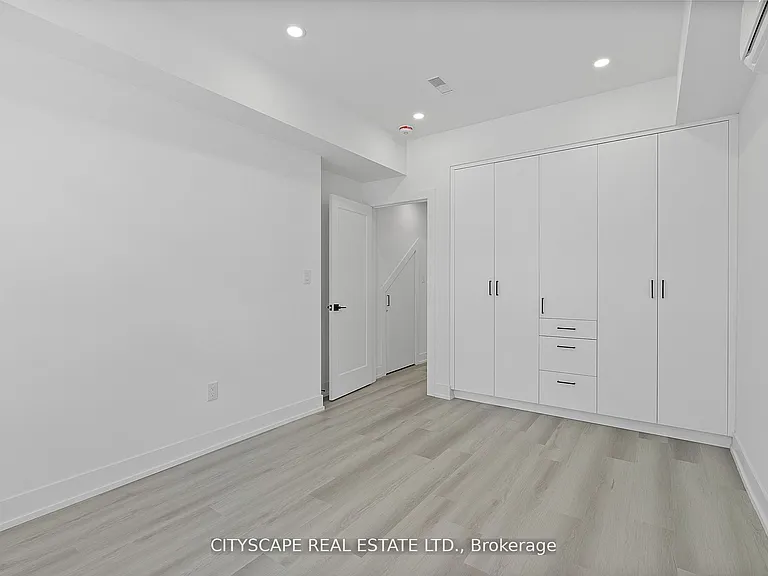 587 Oakwood Ave #2 — Photo 14