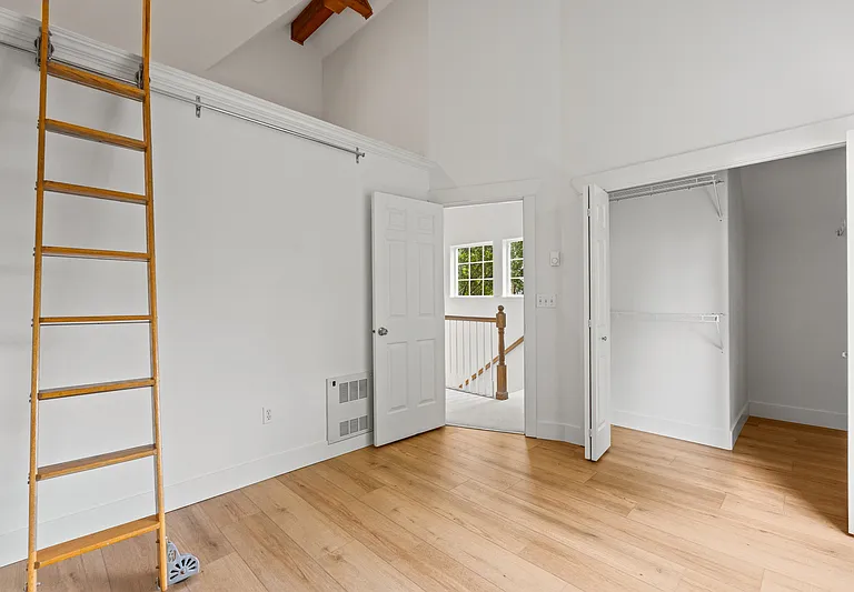 910 N 74th St — Photo 23