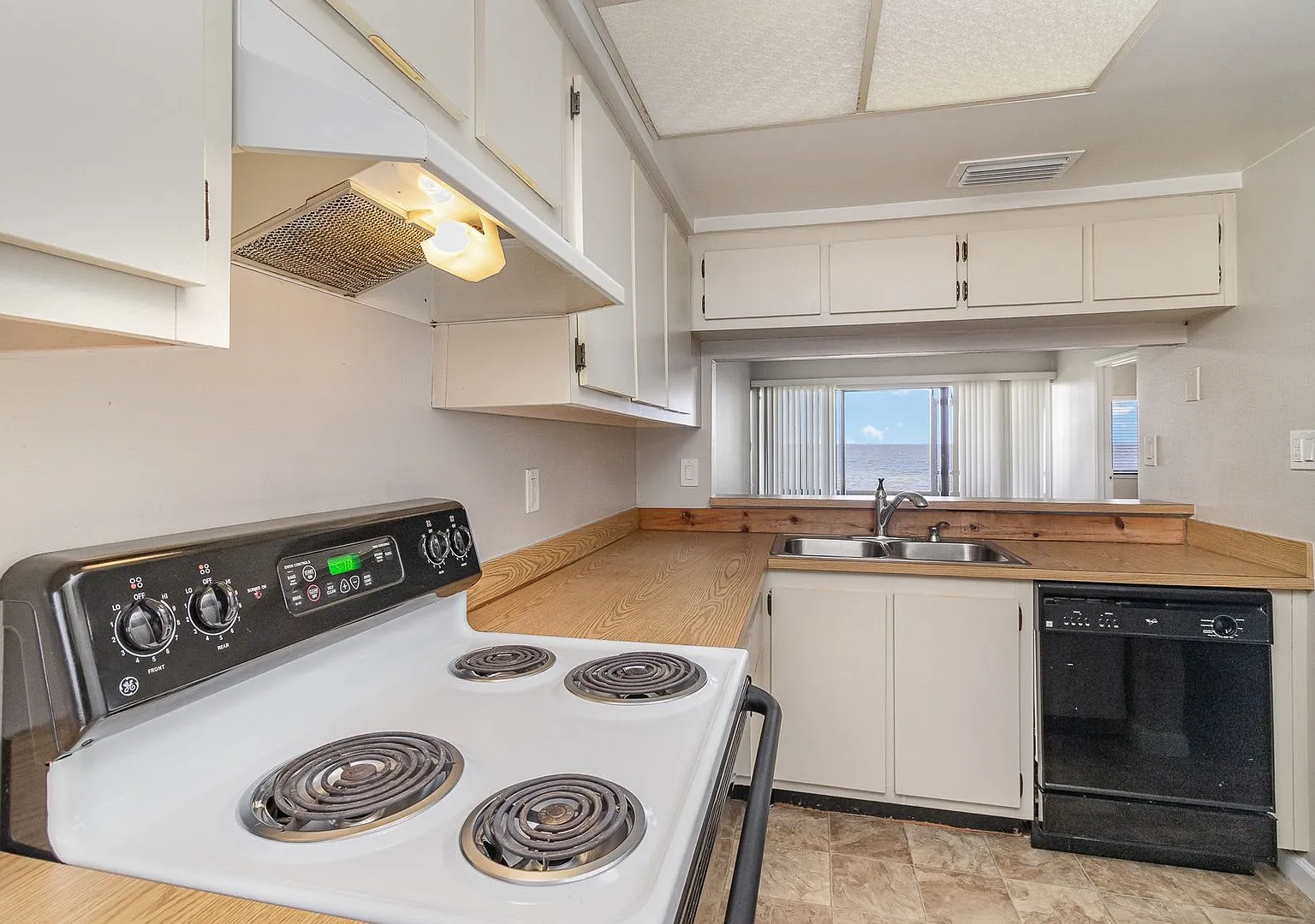 New Renovated Condo — Photo 3