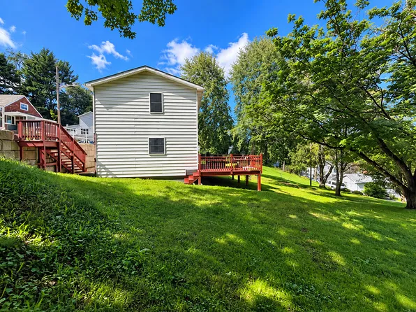 10365 Lilac St, North Huntingdon, PA 15642