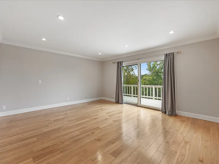 2740 Saint James Rd — Photo 16