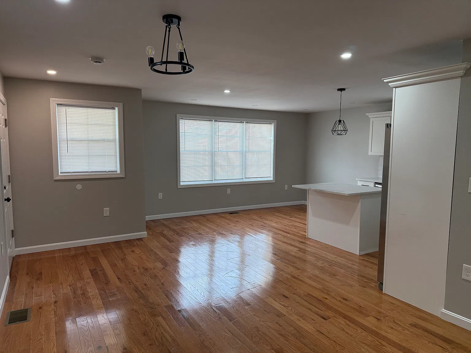 4 bed, 1200 sqft, $2,800 — Photo 2
