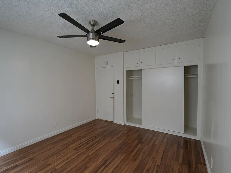 11915 Manor Dr — Photo 17