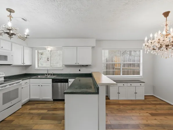 218 Oxford Dr, Conroe, TX 77303
