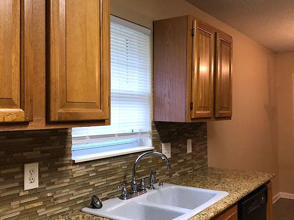 5th image of 223 Deerwood Ln