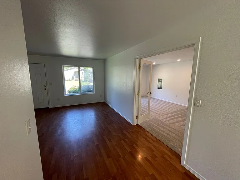 2415 Forest Park Ln — Photo 12