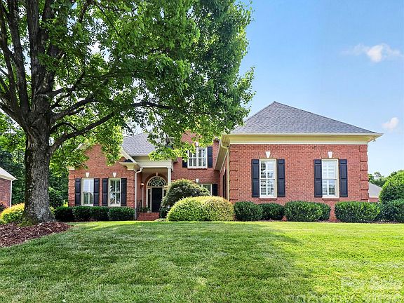3rd image of 6907 Meadow Run Ln