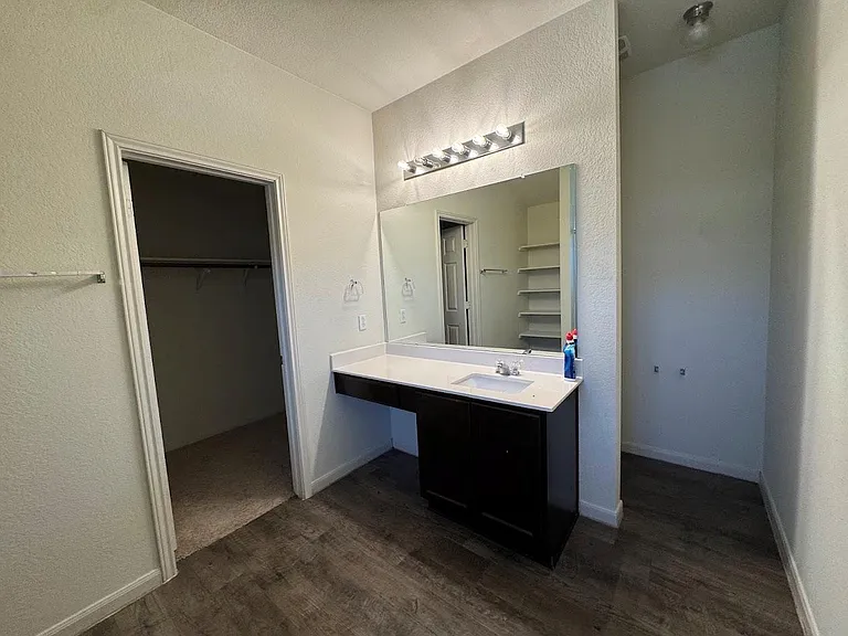 376 Musgrav — Photo 3