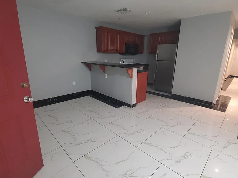511 E Roeser Rd #B — Photo 2
