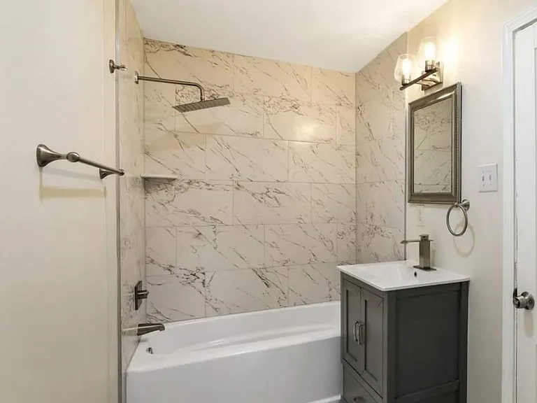 512 Avenue G — Photo 11