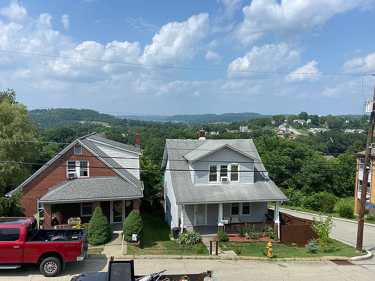 1004 Toman Ave — Photo 2