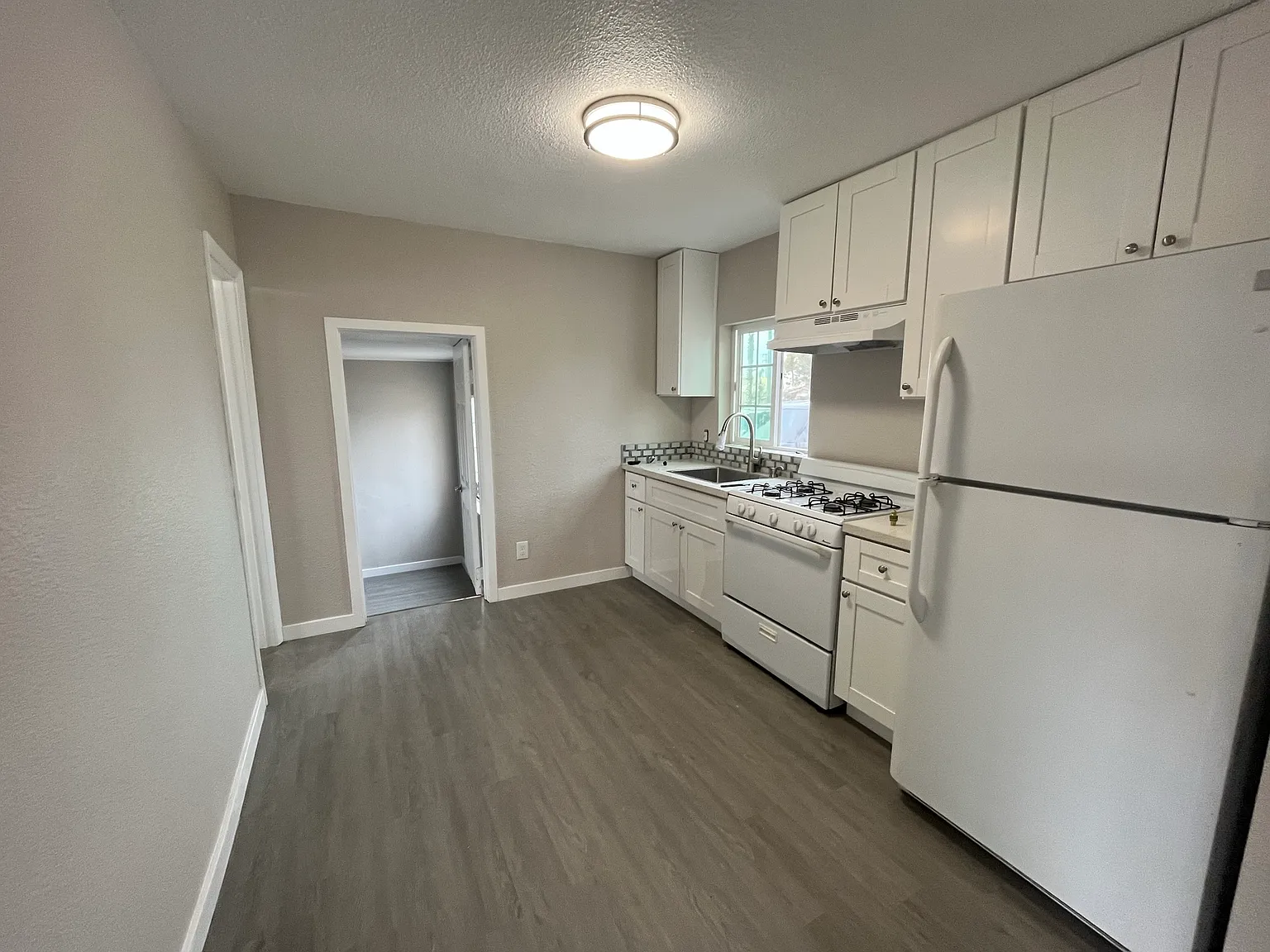2 bed, 900 sqft, $2,750 — Photo 2