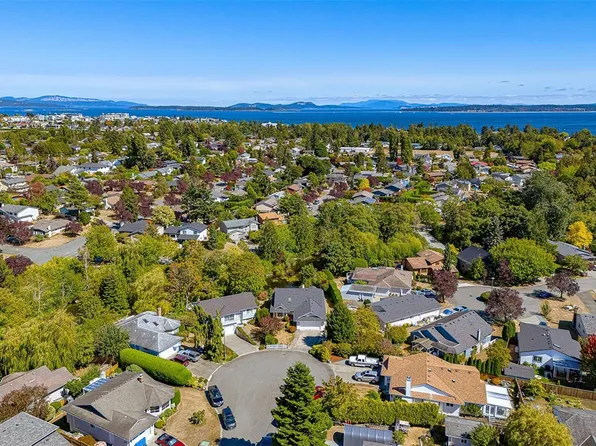 2026 Bowcott Pl, Sidney, BC V8L 5A1