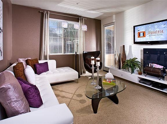 Large Bright Living room