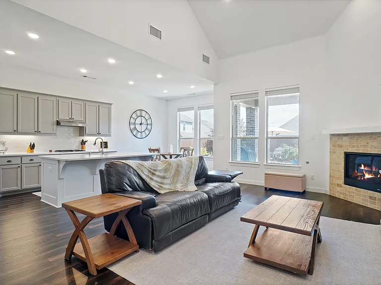 525 Overton Ave — Photo 3
